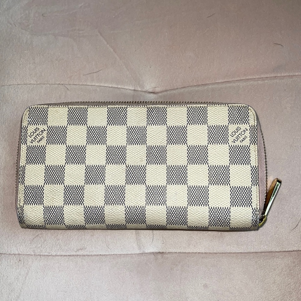 louis Vuitton zippy wallet